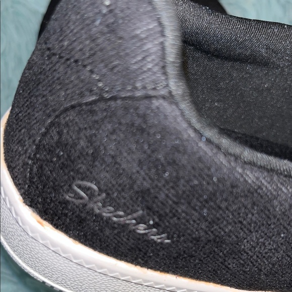 SKETCHERS NWT 8.5 BLACK TRENDY BOW SLIP ON DESIGN - Picture 6 of 6